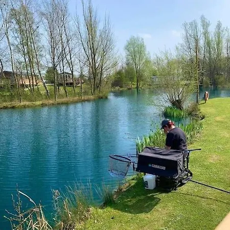 Lakefront 5 Star Country Park Private Fishing Free Parking M Little Habton