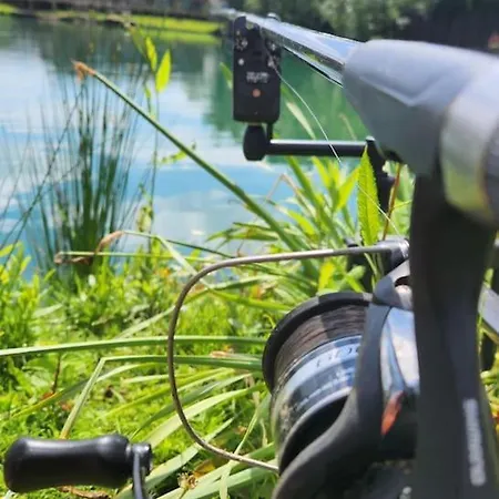 Lakefront 5 Star Country Park Private Fishing Free Parking M